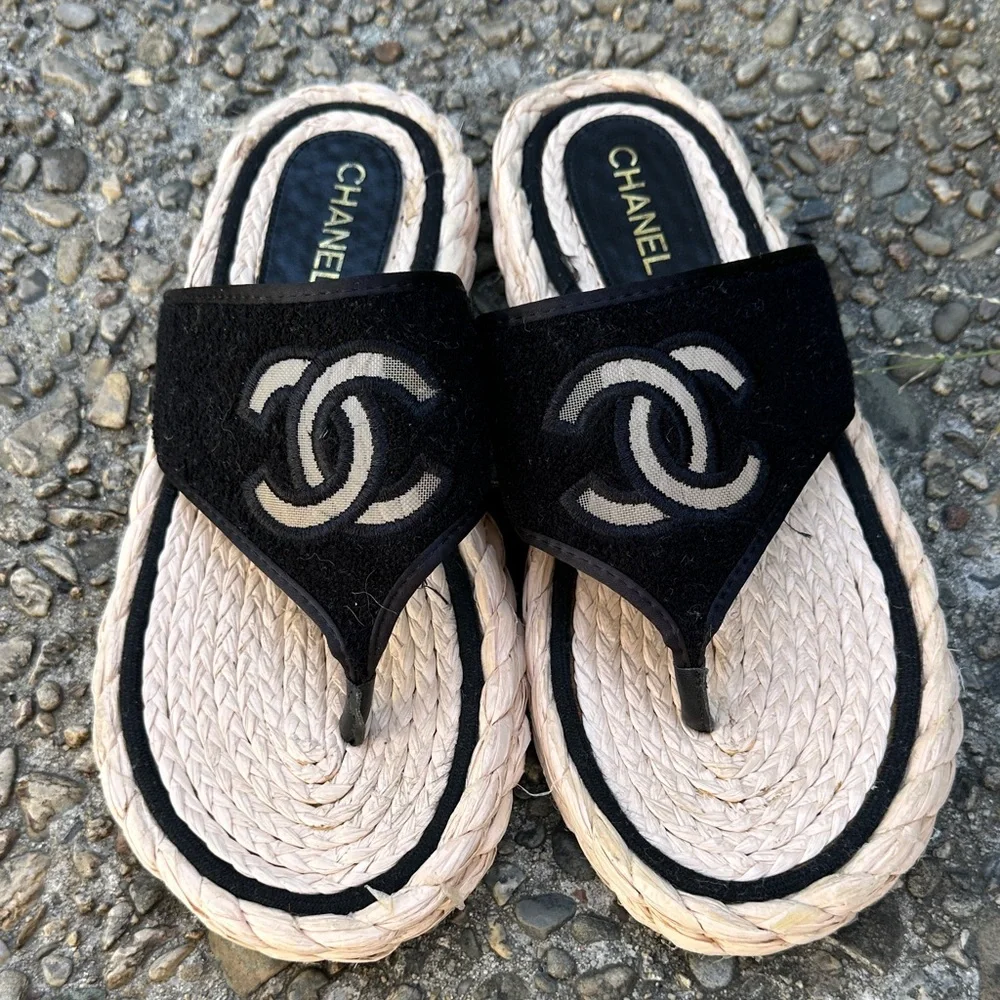 CHANEL Black Suede Logo Thong Espadrille Sandals - Picture 4 of 7